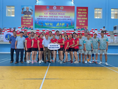 Phụ nữ BQL Khu BTTN Pù Huống tích cực tham gia phong trào thể dục thể thao