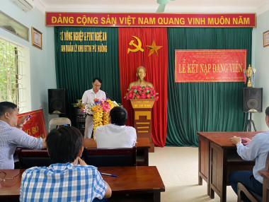 Lễ kết nạp Đảng viên mới và chuyển đảng chính thức tại chi bộ BQL Khu BTTN Pù Huống