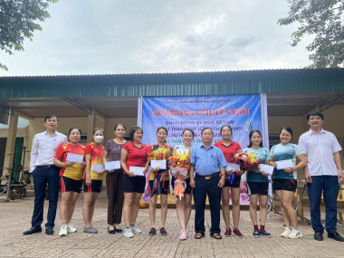 Đẩy mạnh thi đua thực hiện phong trào “Giỏi việc nước, đảm việc nhà” của nữ cán bộ Khu bảo tồn thiên nhiên Pù Huống