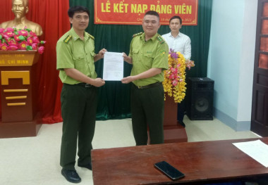 Chi bộ BQL Khu BTTN Pù Huống tổ chức lễ kết nạp Đảng viên mới