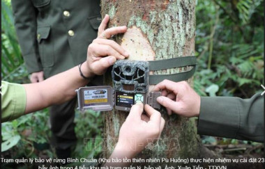 Khu bảo tồn Pù Huống áp dụng công nghệ bẫy ảnh trong giám sát