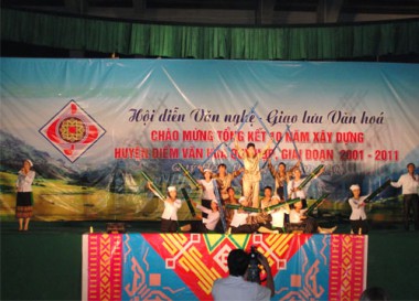 Hội thi văn nghệ chào mừng tổng kết 10 năm xây dựng huyện điểm văn hóa